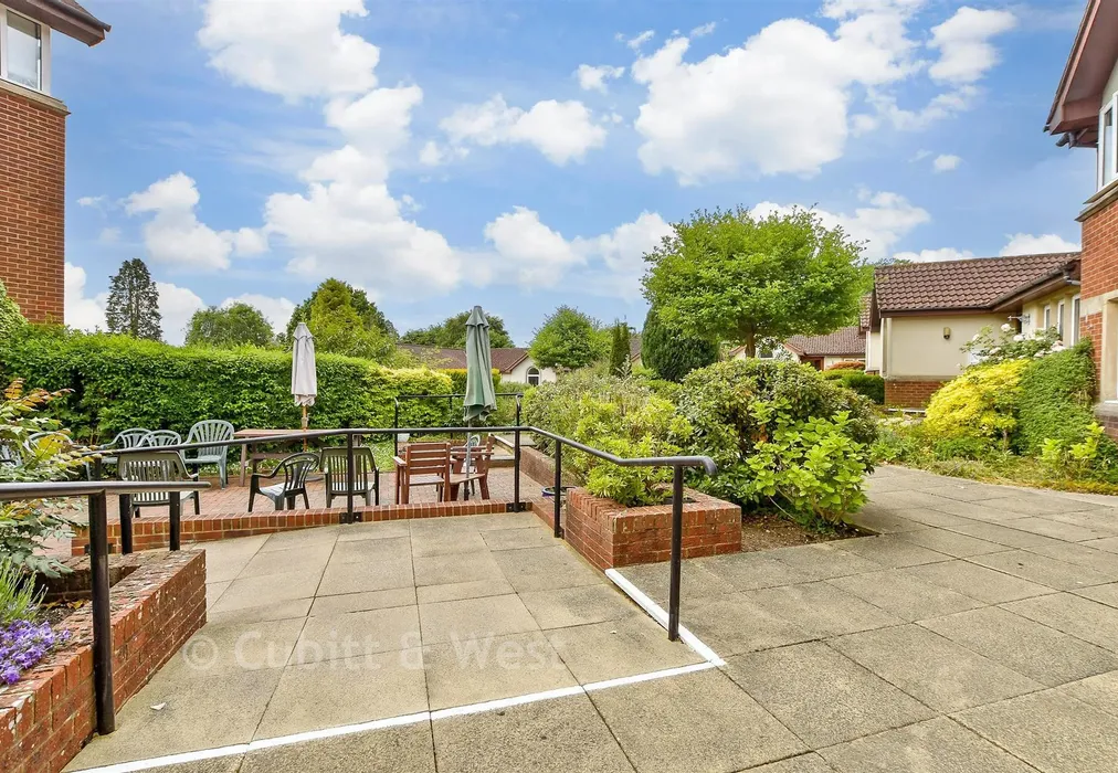 Communal Gardens - Alma Road, Reigate, Surrey - Wards of Kent