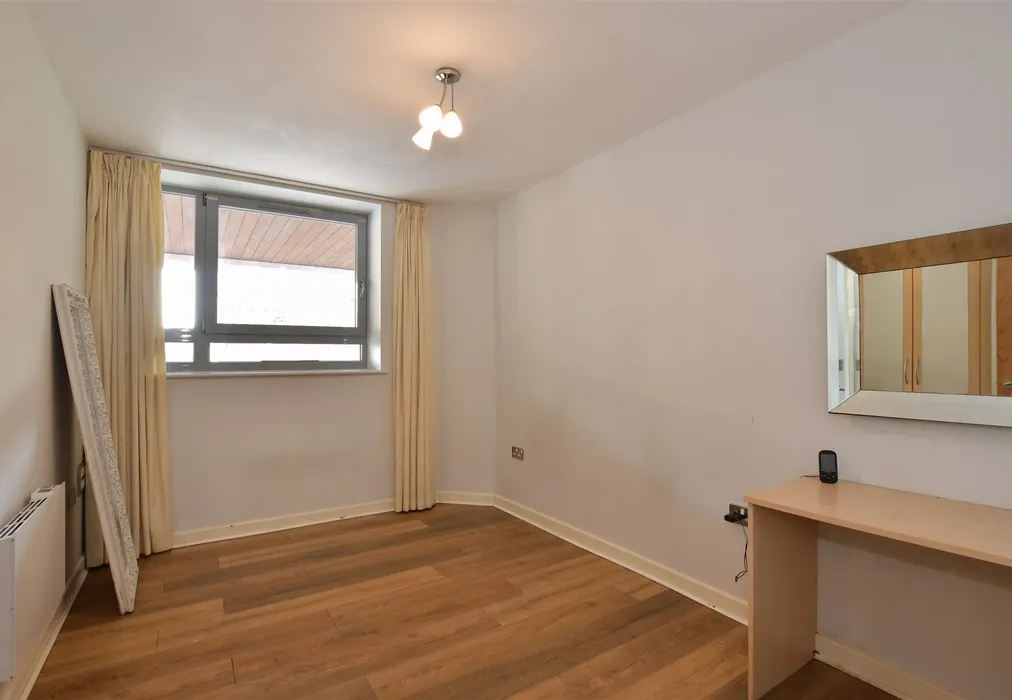 Bedroom 1 - New Road, Brentwood, Essex - Wards of Kent