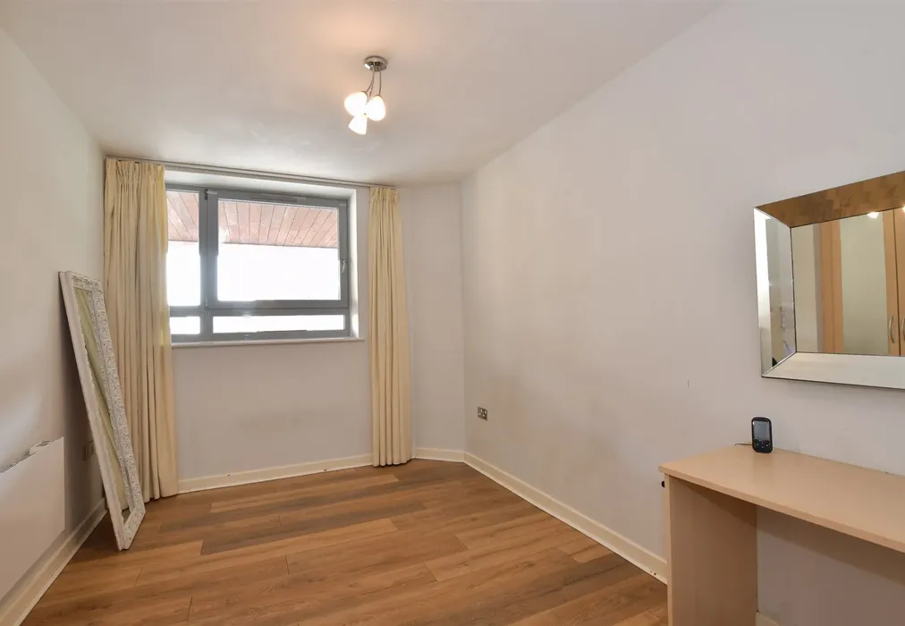 Bedroom 1 - New Road, Brentwood, Essex - Wards of Kent