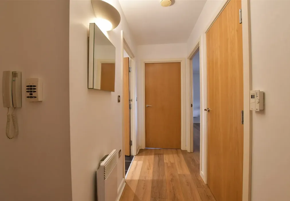 Hallway - New Road, Brentwood, Essex - Wards of Kent