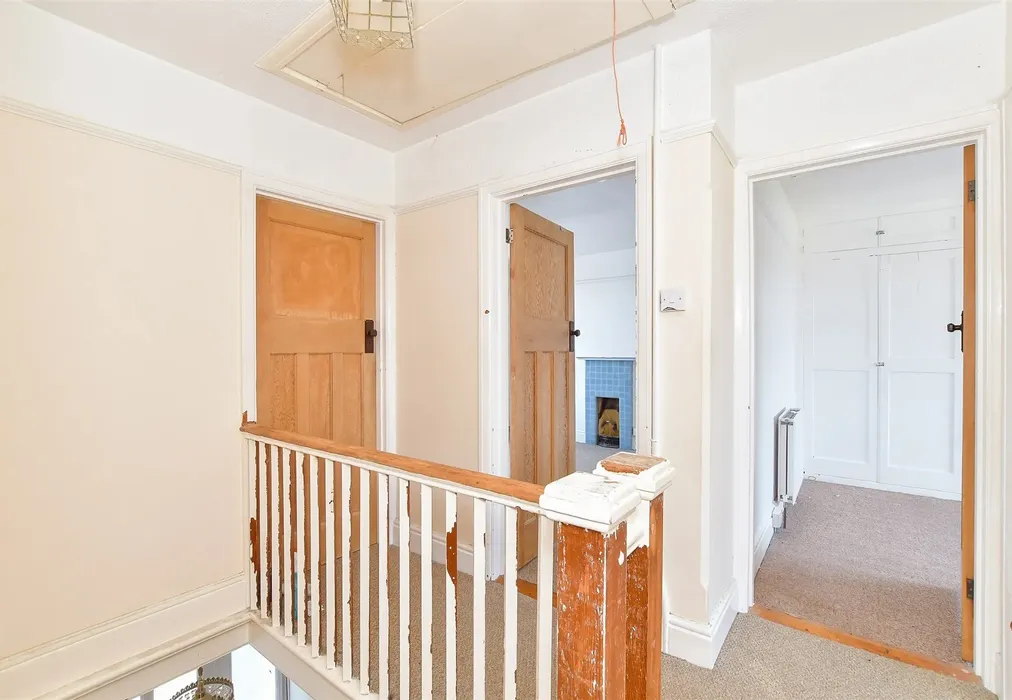 Landing - Albany Road, Newport, Isle of Wight - Wards of Kent