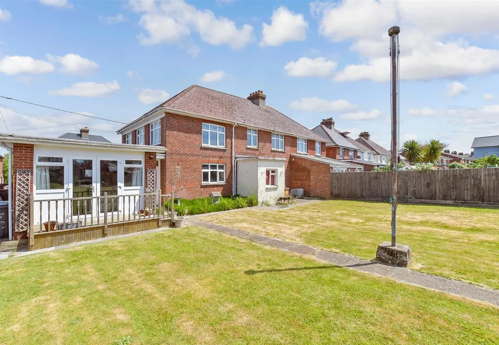 Rear Garden - Albany Road, Newport, Isle of Wight - Wards of Kent