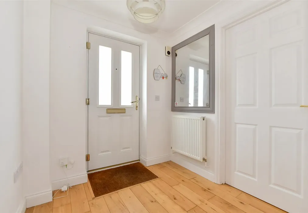 Entrance Hall - Station Drive, Deal, Kent - Wards of Kent