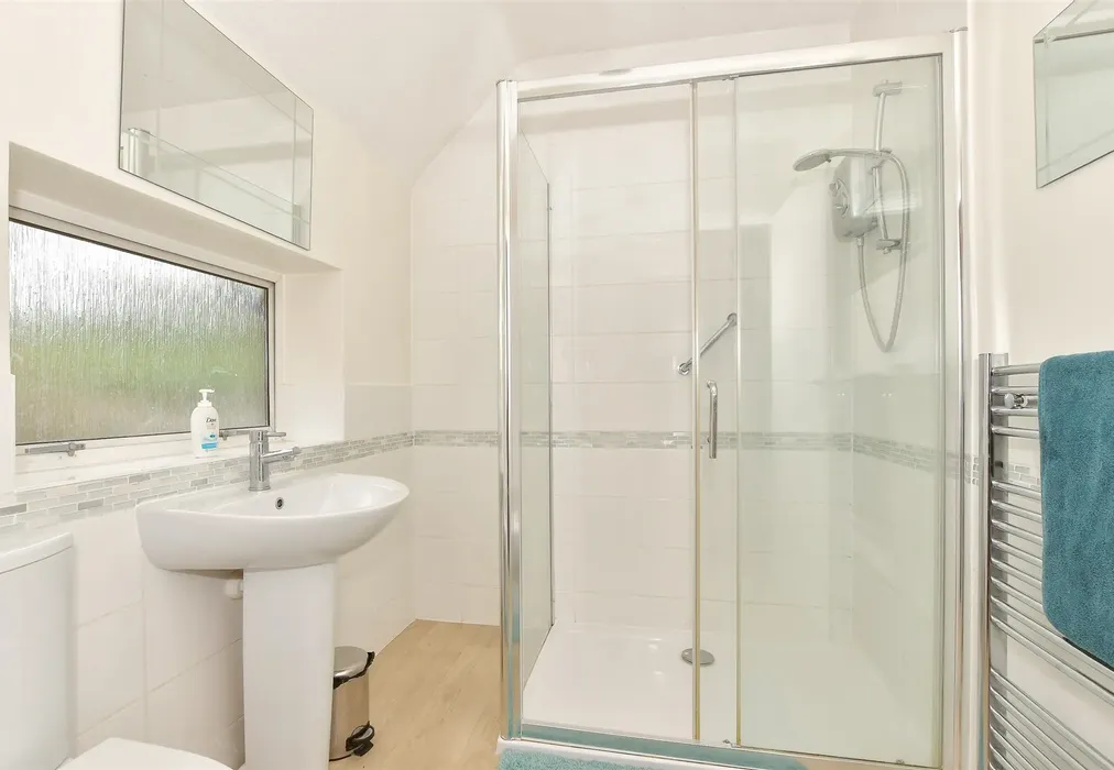 Shower Room - Mandeville Road, Canterbury, Kent - Wards of Kent