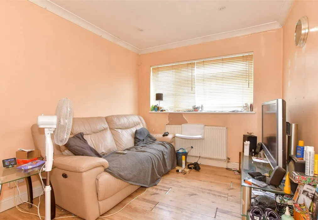 Lounge - Gordon Road, Chatham, Kent - Wards of Kent
