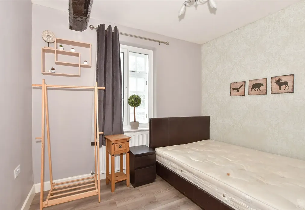 Bedroom 3 - Old Dover Road, Canterbury, Kent - Wards of Kent