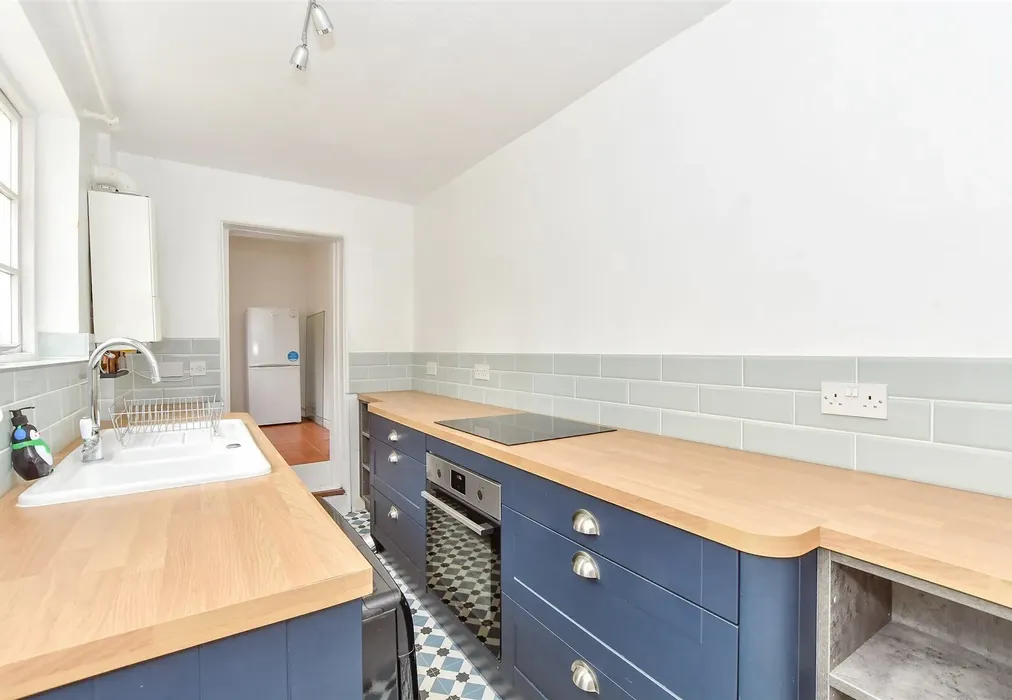 Kitchen - Orchard Place, Arundel, West Sussex - Wards of Kent