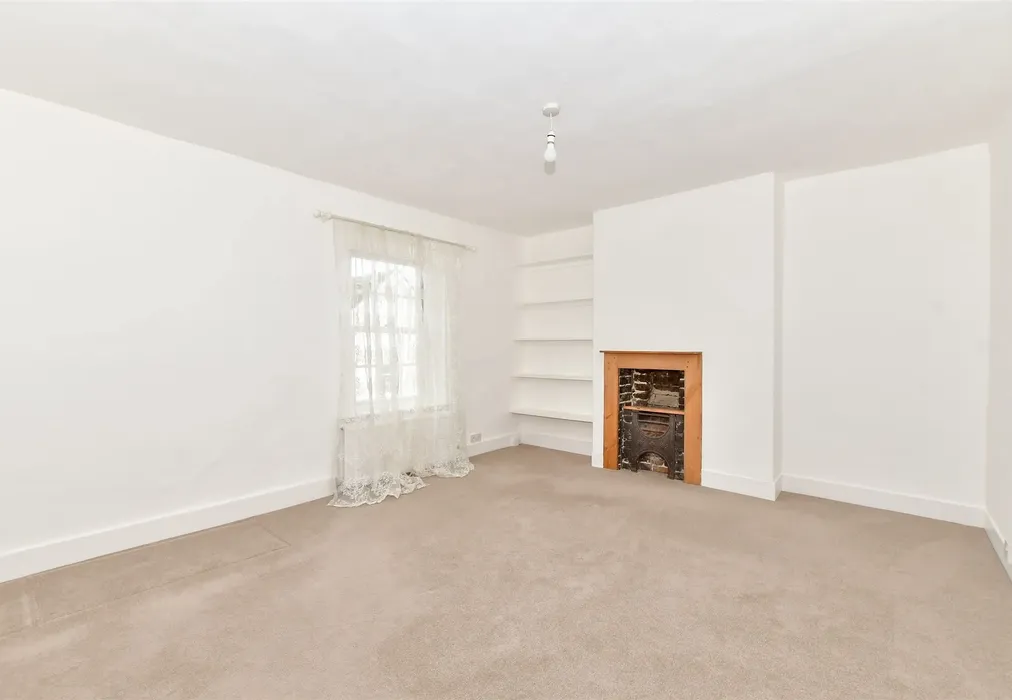 Bedroom 1 - Orchard Place, Arundel, West Sussex - Wards of Kent