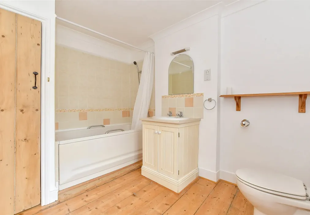 Bathroom - Orchard Place, Arundel, West Sussex - Wards of Kent