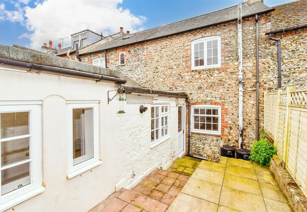 Rear Garden - Orchard Place, Arundel, West Sussex - Wards of Kent