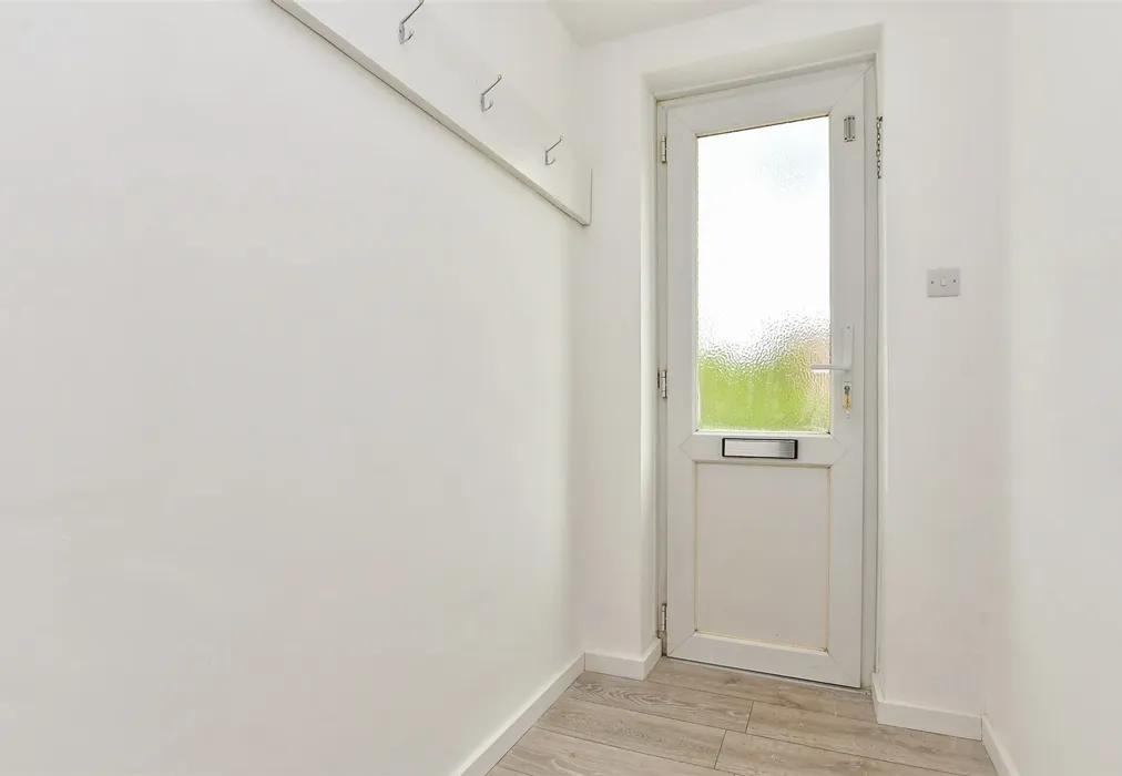 Internal Lifestyle Photograph - Hornbeam Road, Reigate, Surrey - Wards of Kent