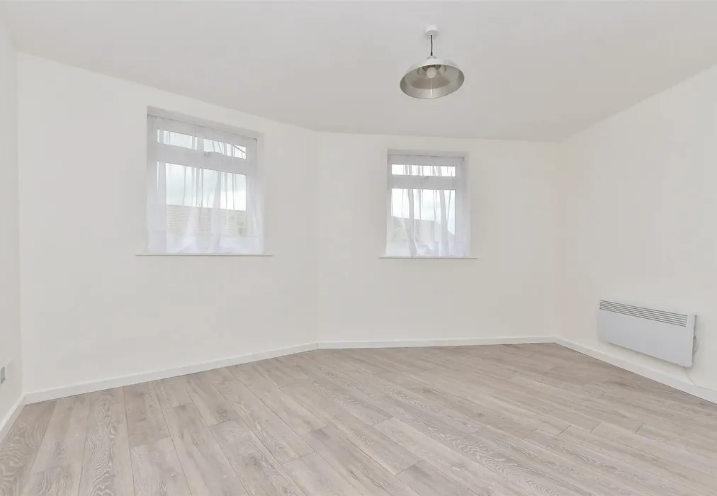 Bedroom 1 - Hornbeam Road, Reigate, Surrey - Wards of Kent