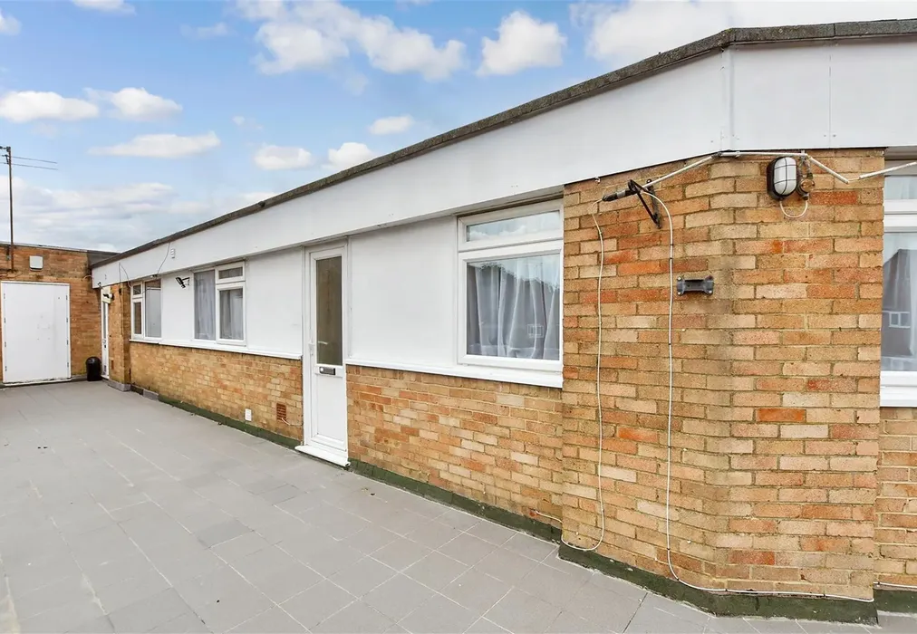 External Brochure - Hornbeam Road, Reigate, Surrey - Wards of Kent
