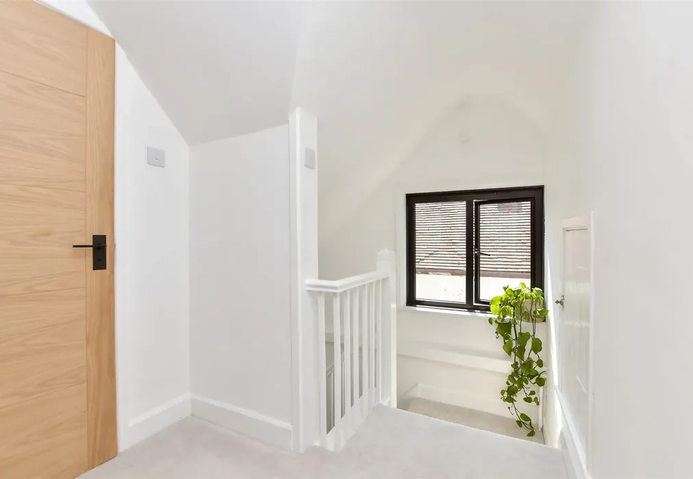 Landing - Alfred Road, Minnis Bay, Birchington, Kent - Wards of Kent