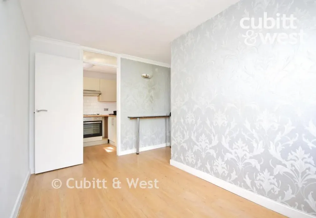 Bedroom Area - Vicarage Lane, Horley, Surrey - Wards of Kent