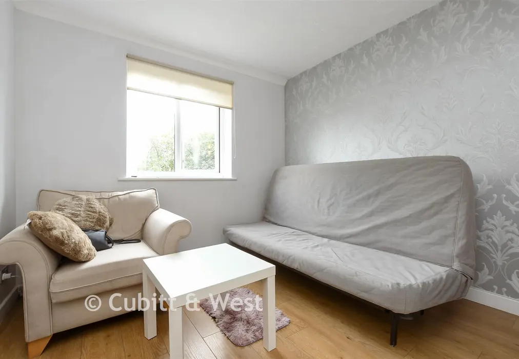 Lounge/Diner - Vicarage Lane, Horley, Surrey - Wards of Kent