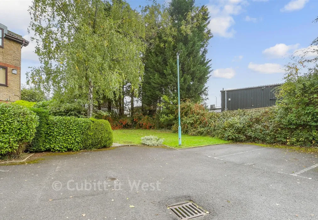 Driveway/Parking - Vicarage Lane, Horley, Surrey - Wards of Kent