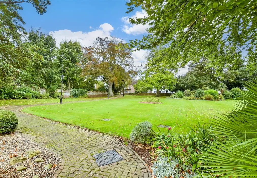 Communal Garden Area - Ramsgate Road, Sarre, Birchington, Kent - Wards of Kent
