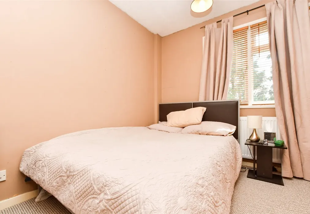 Bedroom 4 - North Acre, Banstead, Surrey - Wards of Kent