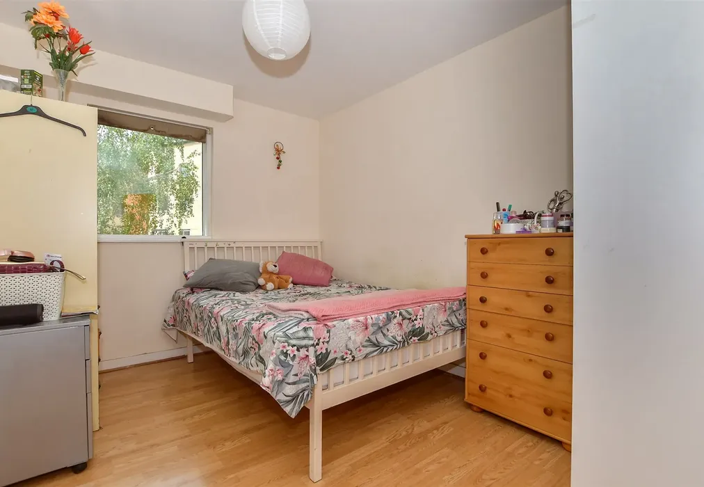 Bedroom 1 - Kingfisher Meadow, Maidstone, Kent - Wards of Kent