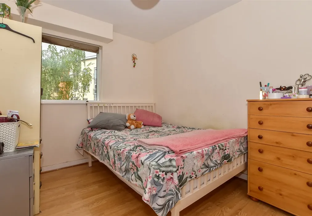 Bedroom 1 - Kingfisher Meadow, Maidstone, Kent - Wards of Kent