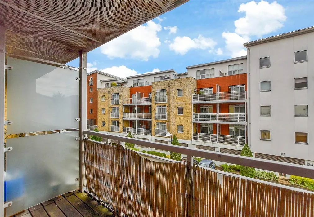 Balcony / Terrace - Kingfisher Meadow, Maidstone, Kent - Wards of Kent