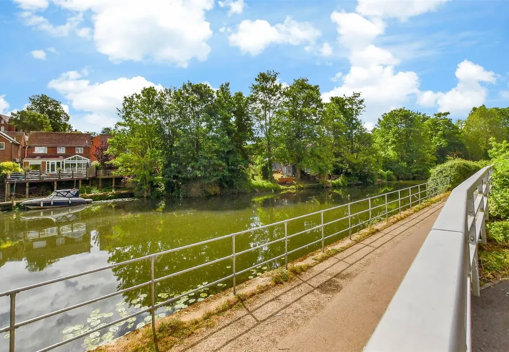 Surrounding Area - Kingfisher Meadow, Maidstone, Kent - Wards of Kent