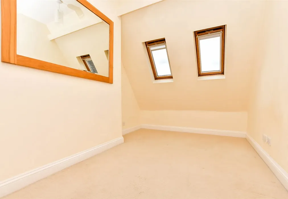 Bedroom 2 - Grenehurst Park, Capel, Dorking, Surrey - Wards of Kent