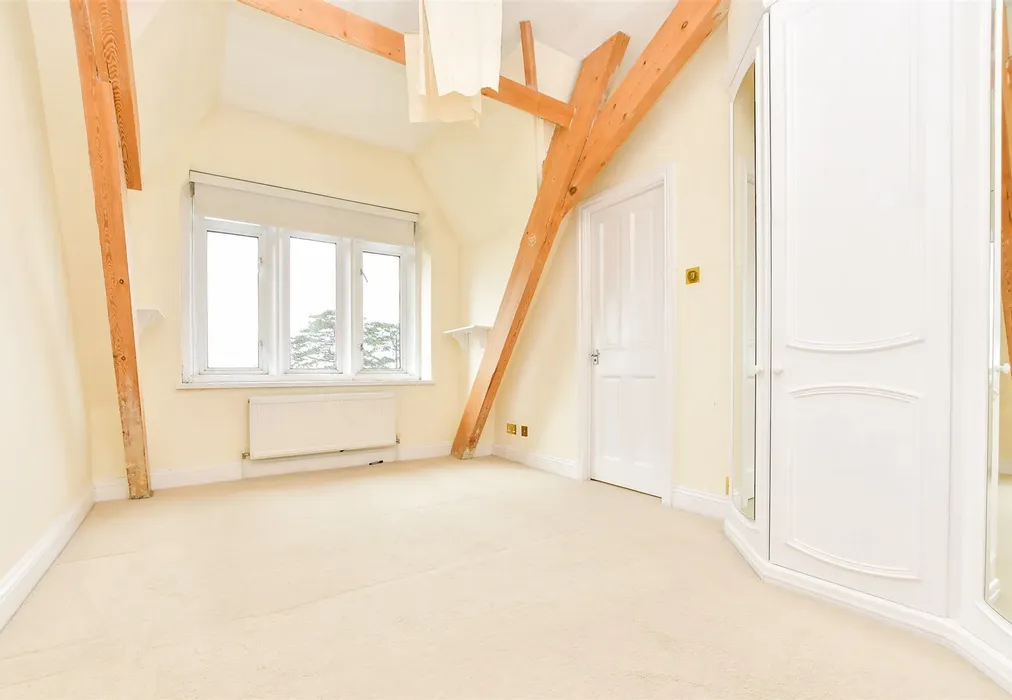 Bedroom 1 - Grenehurst Park, Capel, Dorking, Surrey - Wards of Kent