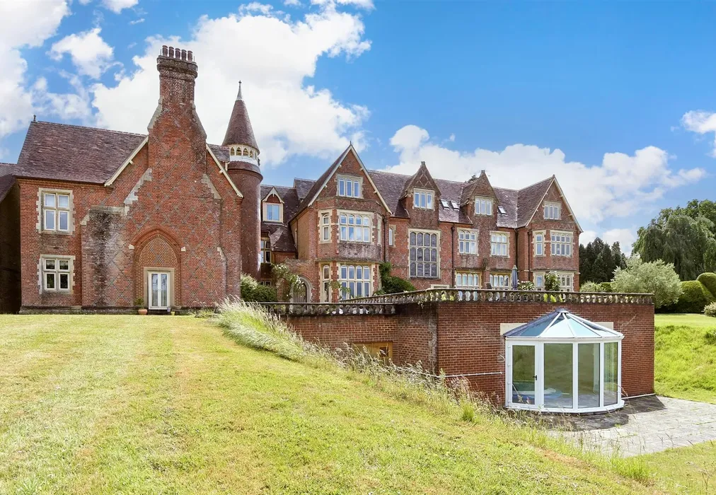 Communal Gardens - Grenehurst Park, Capel, Dorking, Surrey - Wards of Kent