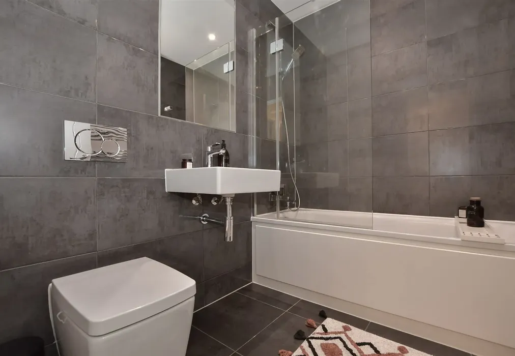 Bathroom - Adams Lane, Holborough, Snodland, Kent - Wards of Kent