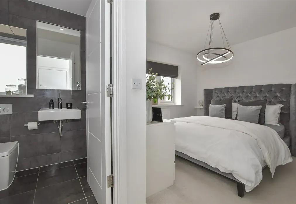 Bedroom 1 - Adams Lane, Holborough, Snodland, Kent - Wards of Kent