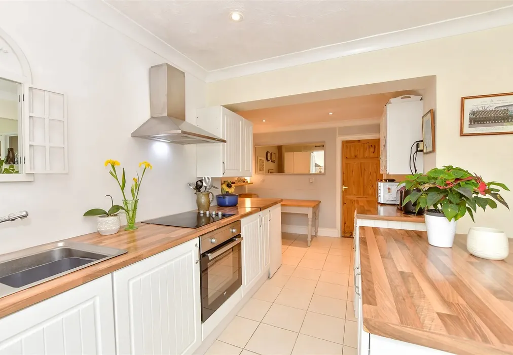 Kitchen - Appledram Lane South, Chichester, West Sussex - Wards of Kent