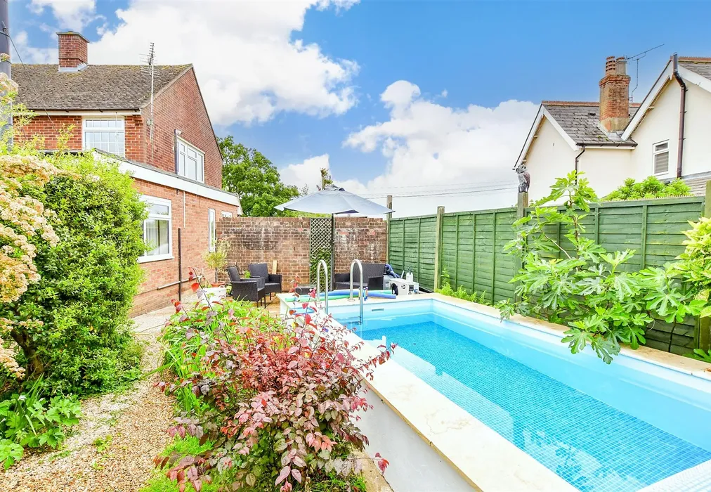 Rear Garden - Appledram Lane South, Chichester, West Sussex - Wards of Kent