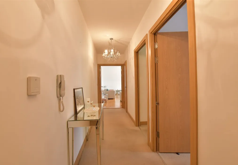 Hallway - Mornington Road, Woodford Green, Essex - Wards of Kent