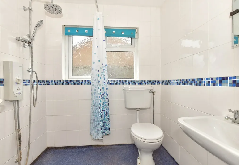 Wet Room - Ingoldsby Road, Birchington, Kent - Wards of Kent