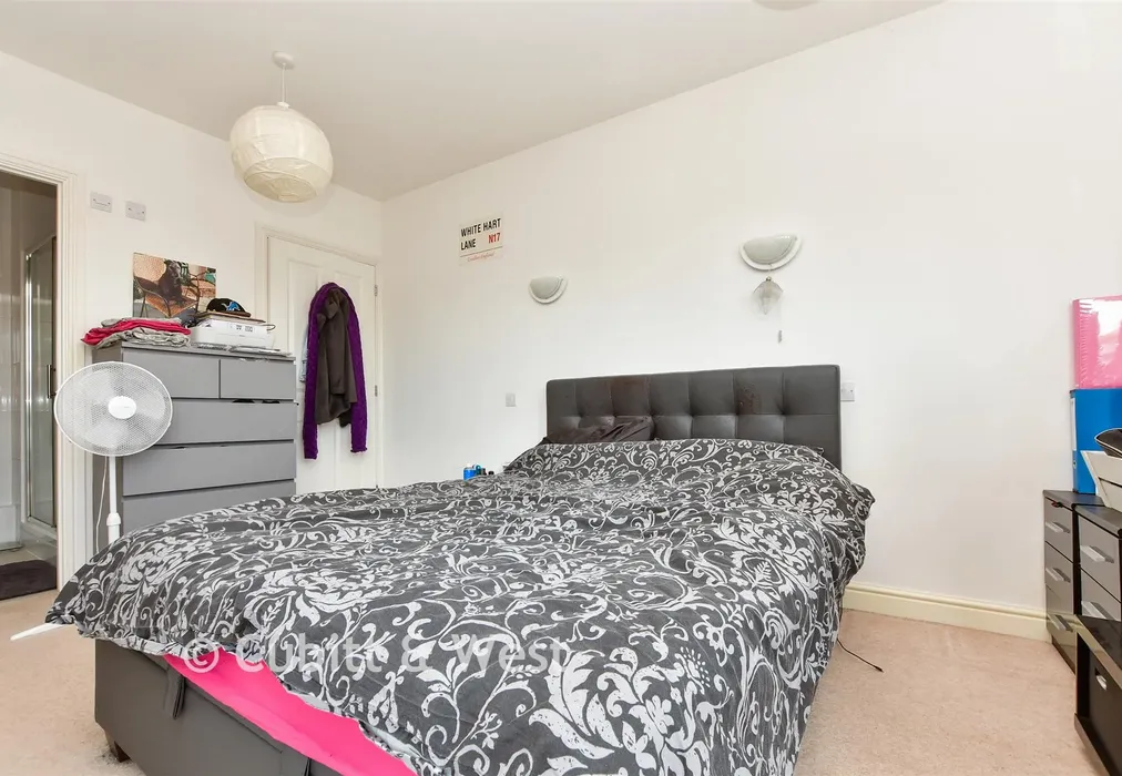 Bedroom 1 - Wood Street, East Grinstead, West Sussex - Wards of Kent