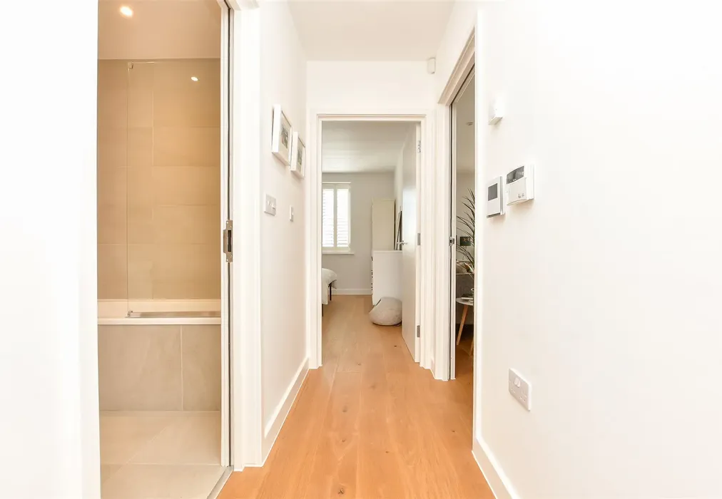 Hallway - Wheatley Road, Whitstable, Kent - Wards of Kent