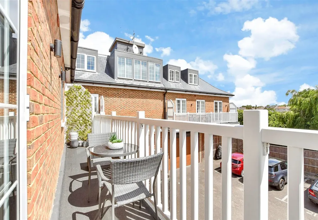 Balcony / Terrace - Wheatley Road, Whitstable, Kent - Wards of Kent
