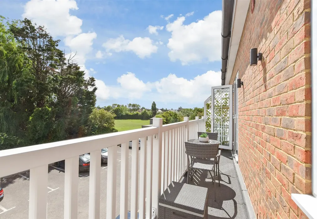 Balcony / Terrace - Wheatley Road, Whitstable, Kent - Wards of Kent