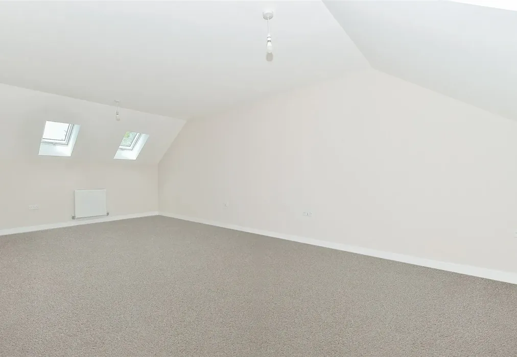 Bedroom 1 - Maude Close, The Maude, New Romney, Kent - Wards of Kent