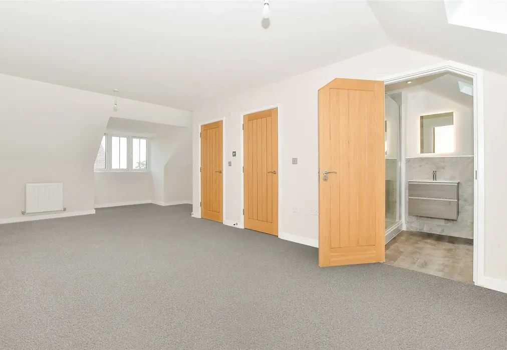 Bedroom 1 - Maude Close, The Maude, New Romney, Kent - Wards of Kent