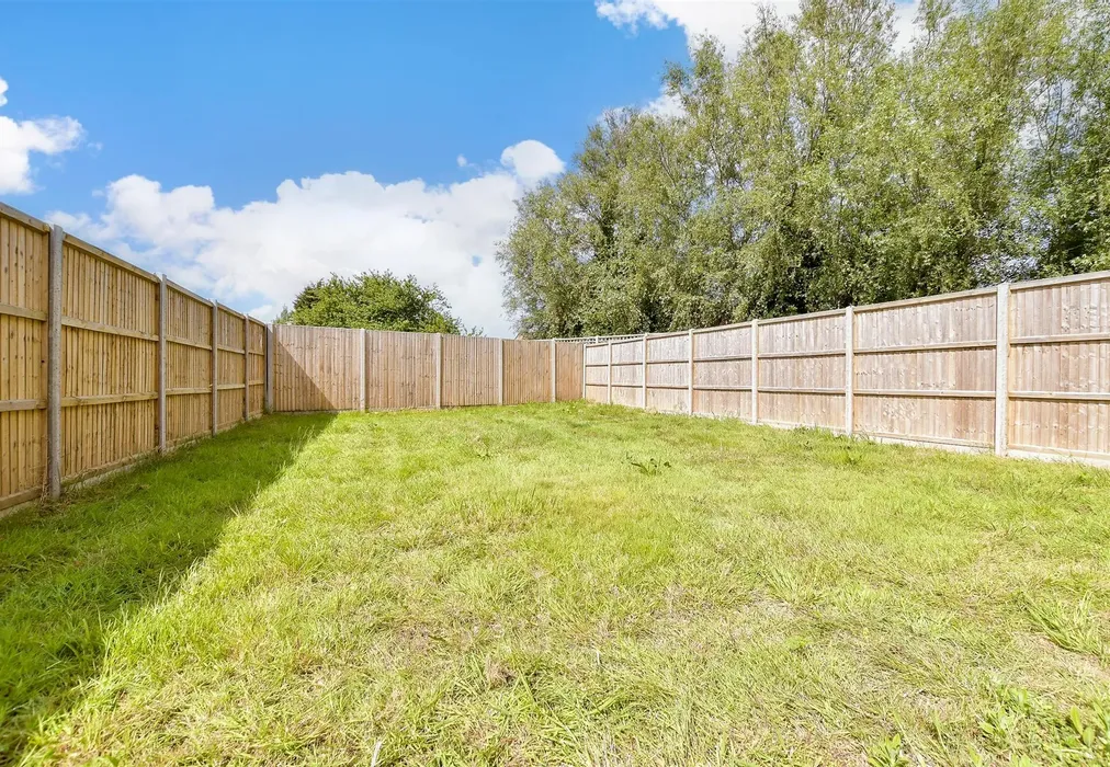 Rear Garden - Maude Close, The Maude, New Romney, Kent - Wards of Kent