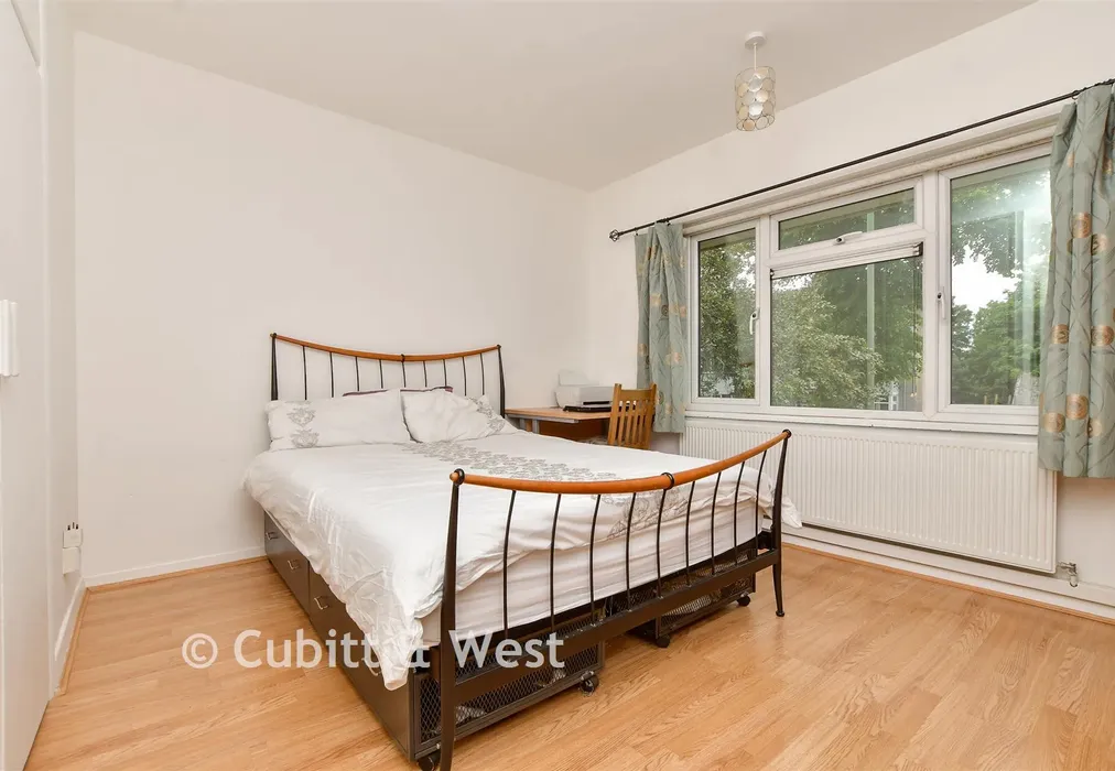 Bedroom 1 - Park Lane, Wallington, Surrey - Wards of Kent