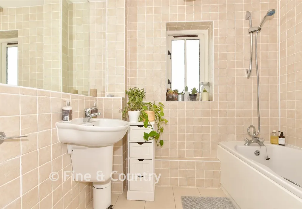 Bathroom - Durlock Road, Ash, Canterbury, Kent - Wards of Kent