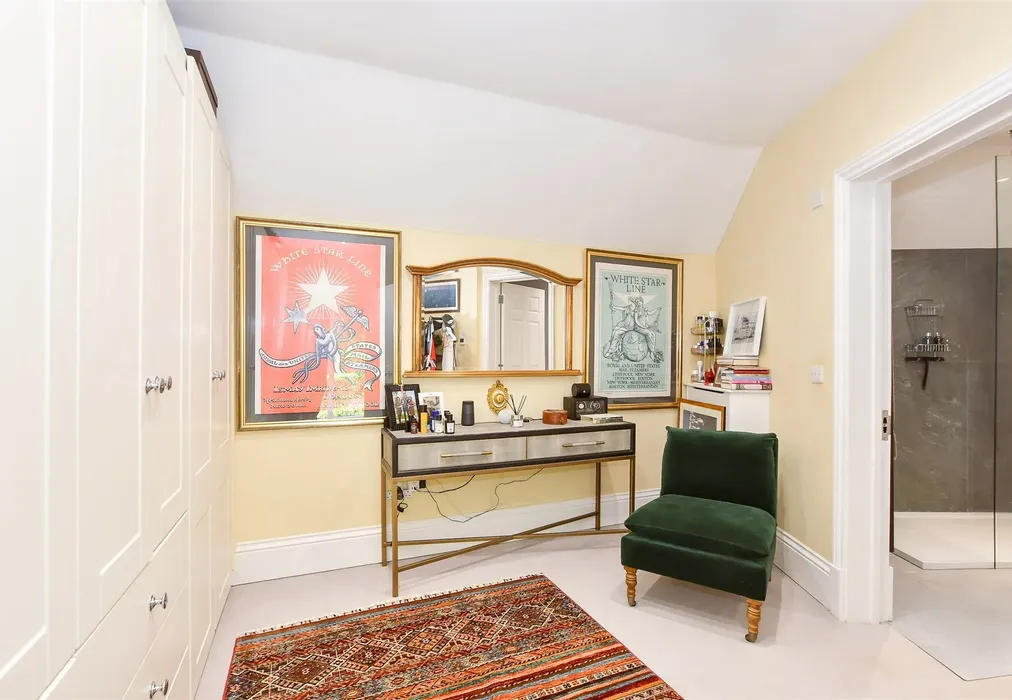 Dressing Room - Station Approach, Mayfield, East Sussex - Wards of Kent