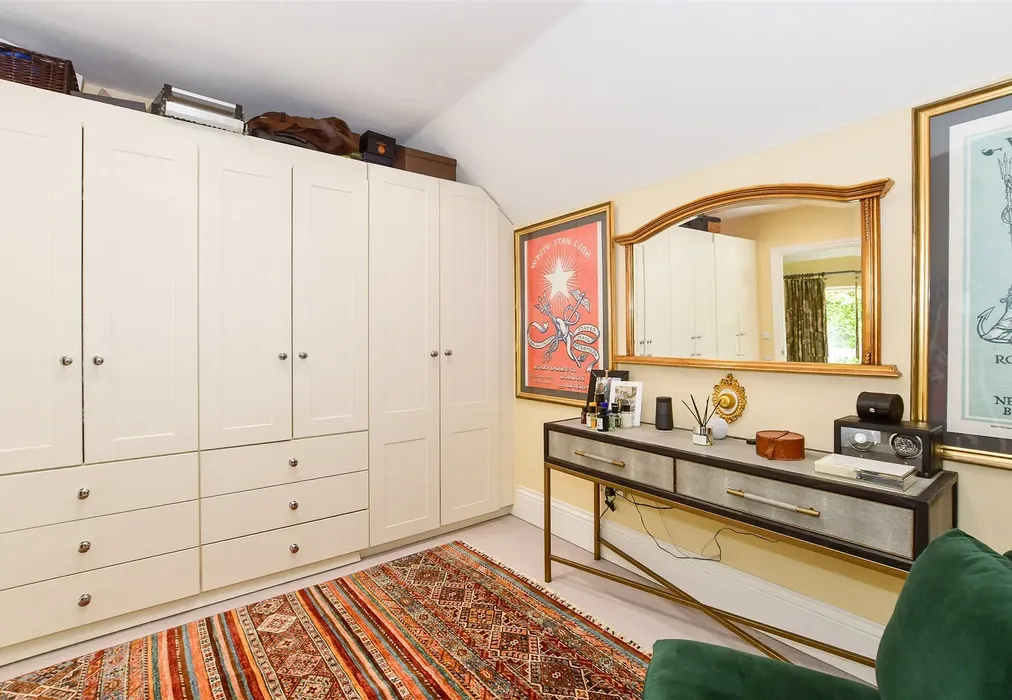 Dressing Room - Station Approach, Mayfield, East Sussex - Wards of Kent
