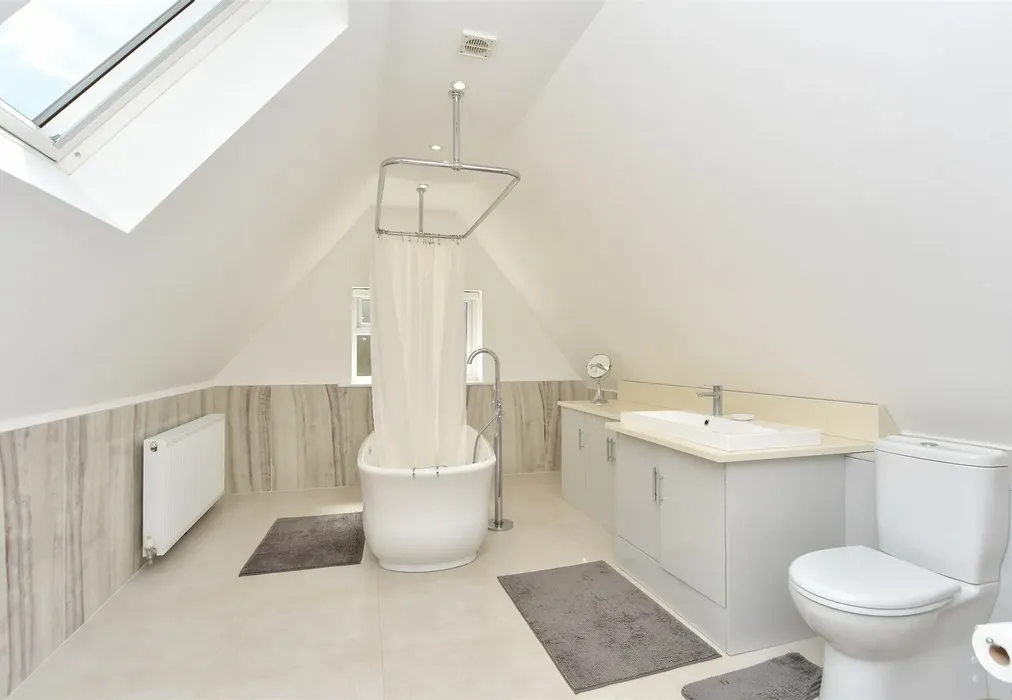 Bathroom - Robin Hood Lane, Walderslade, Chatham, Kent - Wards of Kent