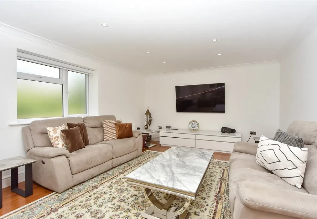 Lounge - Robin Hood Lane, Walderslade, Chatham, Kent - Wards of Kent