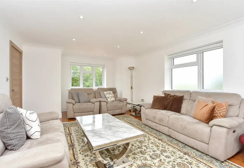 Lounge - Robin Hood Lane, Walderslade, Chatham, Kent - Wards of Kent
